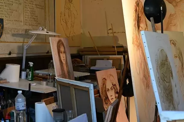 Künstlerische Oasen: So gestalten Profis ihr Atelier