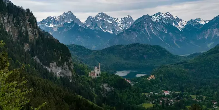 Kulturelle Juwelen in den bayerischen Alpen: Eine Entdeckungsreise durch Kunstgalerien
