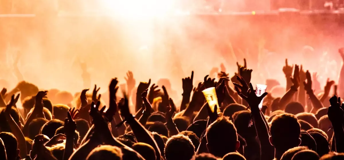 Überleben bei extremen Temperaturen auf dem Fusion Festival: Tipps für Gesundheit und Wohlbefinden