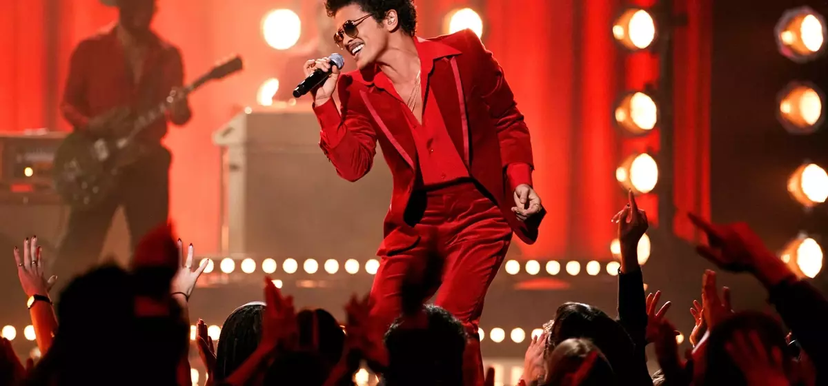 Hitzeschlacht beim Bruno Mars Konzert in Berlin: Schattenplätze im Olympiastadion