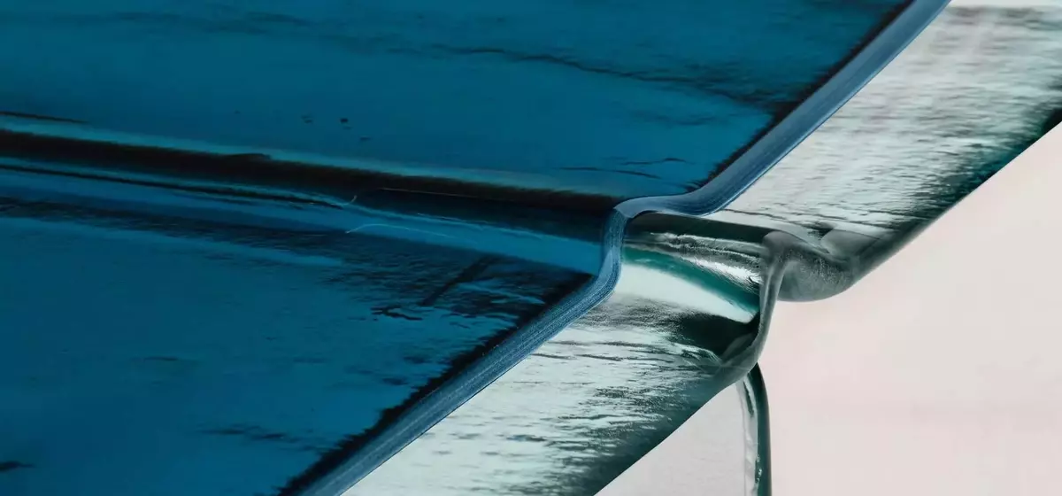 Glacier Tischkollektion: Wo Glas auf flüssige Bewegung trifft