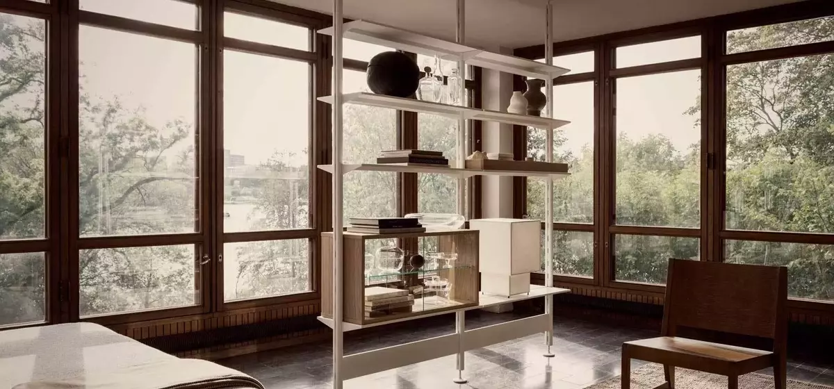 Pira G2: Die Evolution eines Regalsystems mit Glasvitrine