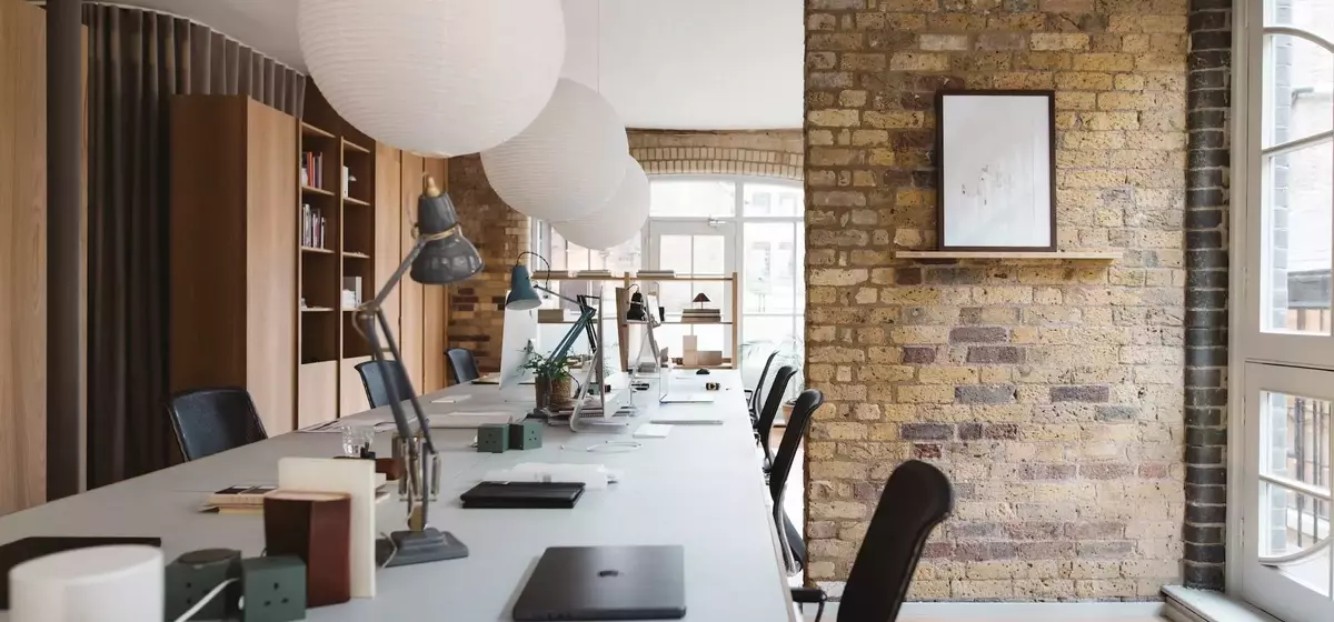 Studio McW definiert Büroräume neu: Das Zuhause-Gefühl am Arbeitsplatz