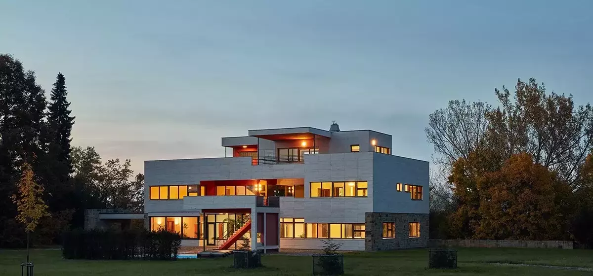 František Jungvirts Glaslichtobjekte erleuchten die Villa Volman