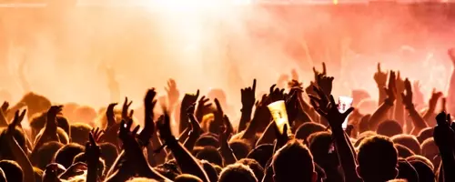 Überleben bei extremen Temperaturen auf dem Fusion Festival: Tipps für Gesundheit und Wohlbefinden