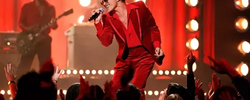 Hitzeschlacht beim Bruno Mars Konzert in Berlin: Schattenplätze im Olympiastadion