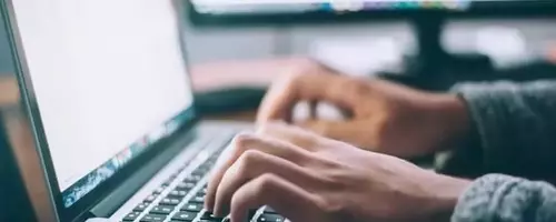 Die digitale Visitenkarte: Domainnamen als Schlüssel zur Online-Sichtbarkeit für Künstler