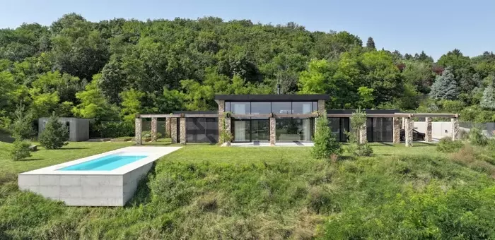 Villa VICUS: Ein Meisterwerk der Zurückhaltung in der Slowakei
