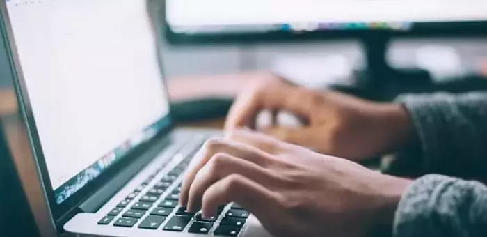 Die digitale Visitenkarte: Domainnamen als Schlüssel zur Online-Sichtbarkeit für Künstler